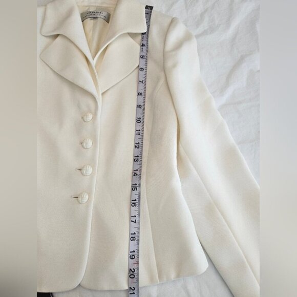 Tahari Vintage Ruffle Women's Jacket. Cream. Size 4 - Picture 10 of 15